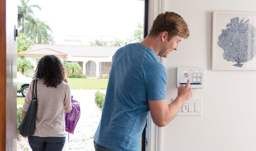 Reasons to get a monitored alarm system in Miami
